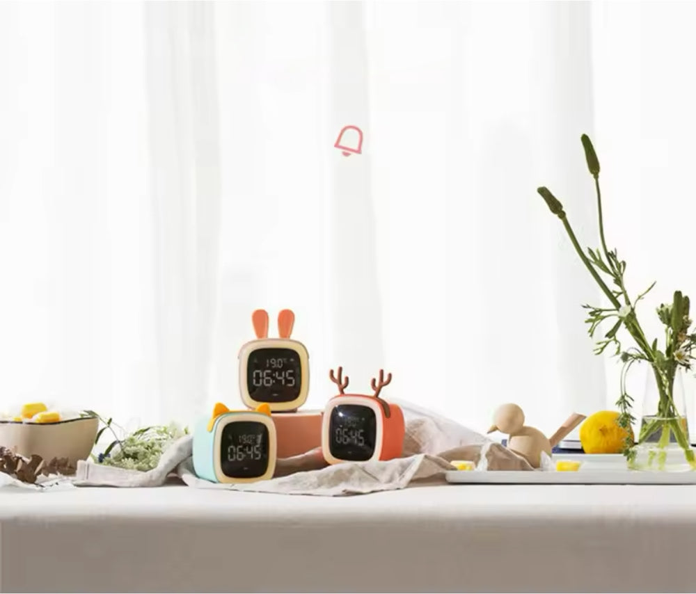 Dječji sat budilica sa noćnom svjetiljkom